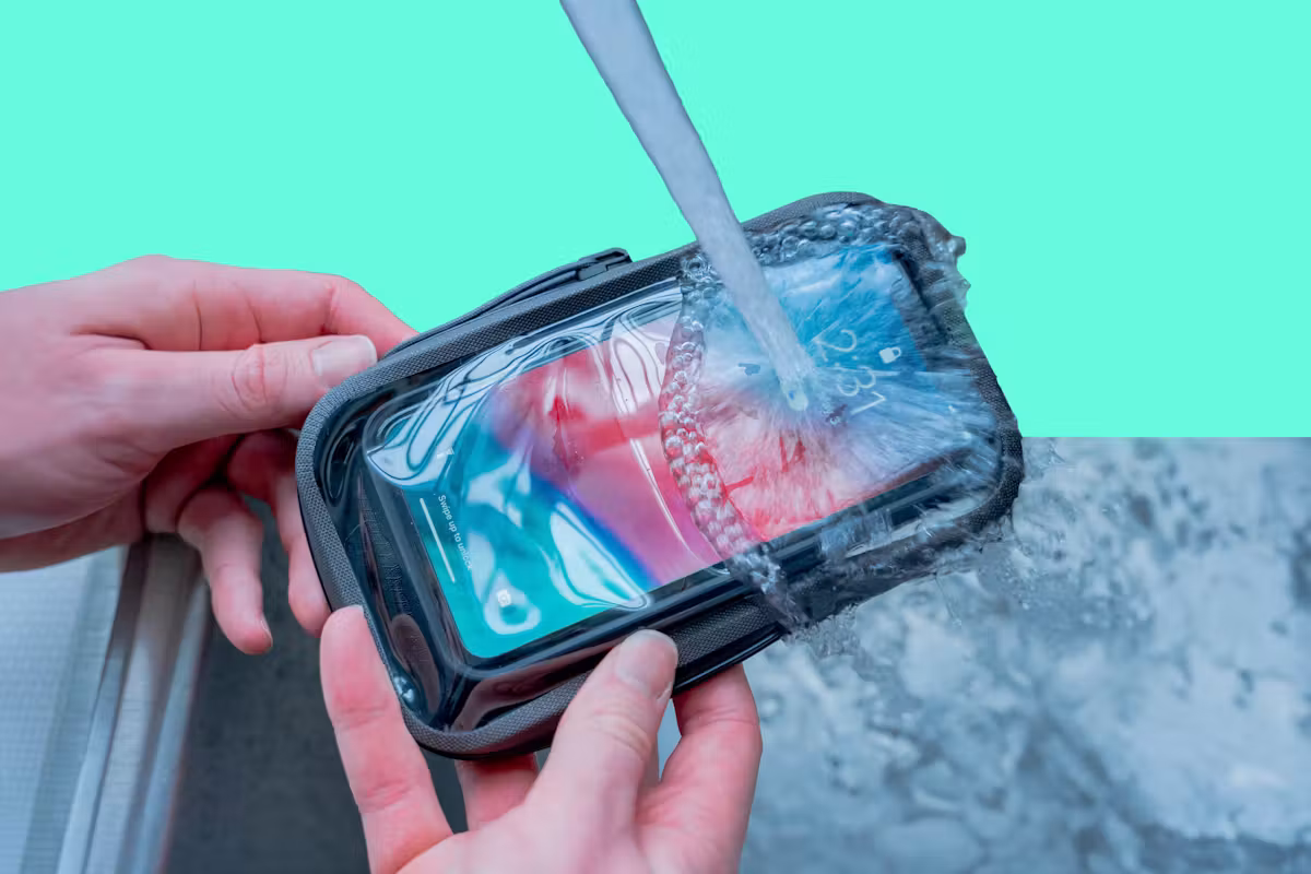 Keunggulan Case Waterproof: Melindungi Gadeget dan Anti Air